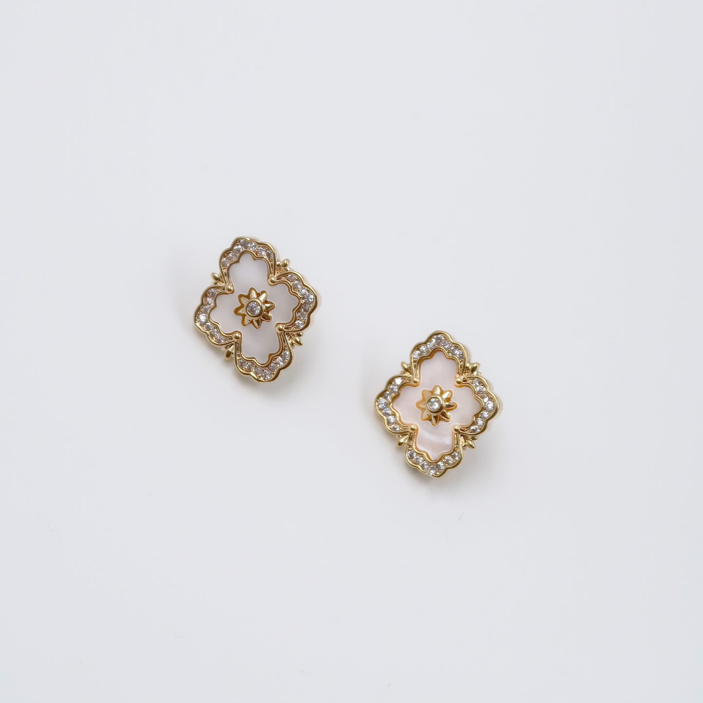 Gold Kali Light Diamond Studs